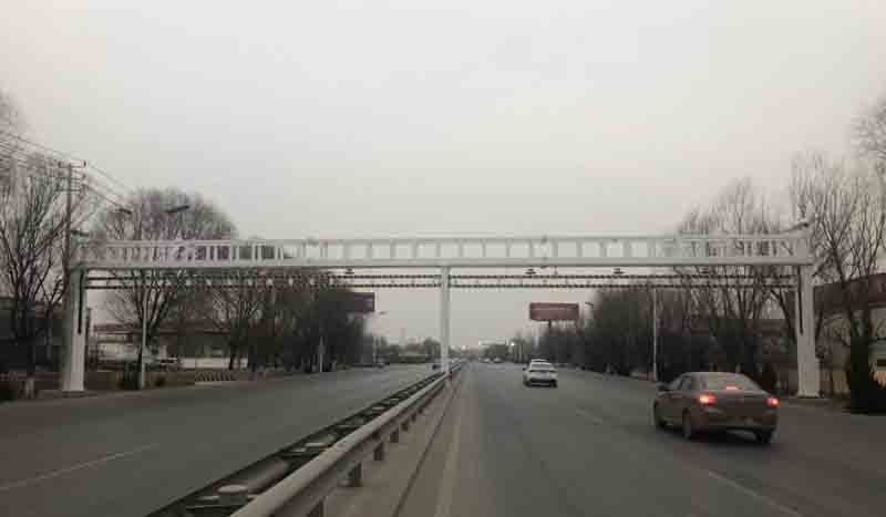 大理公路限高杆